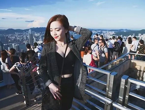 华裔空姐爆红！2张偷拍照流出，被称为最美空姐！一夜社交媒体涨粉到10万，网友：“中国人不是都长这样？”（组图） - 8