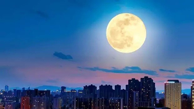 OMG！中国这个城市准备装个“假月亮”，外国网友已经吵疯了…（组图） - 1