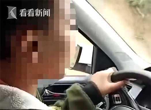 9岁男童开车上路 母亲坐副驾驶拍视频直夸“不得了”