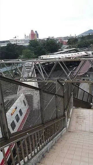 22死171伤！列车出轨铁轨插入车厢倾覆 台湾铁路出事一美籍乘客受伤！（组图） - 8
