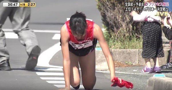 骨折爬到终点的日本女孩惹哭网友 人生最漫长300米（组图） - 2
