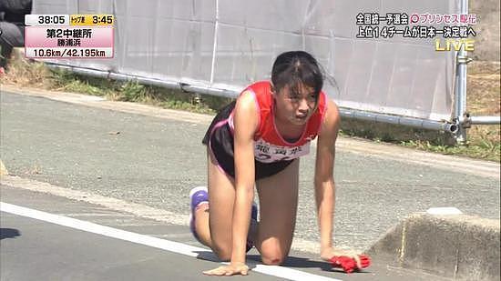 骨折爬到终点的日本女孩惹哭网友 人生最漫长300米（组图） - 3