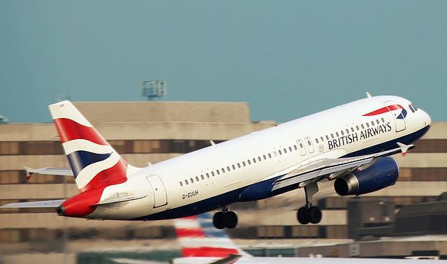 英国飞机商务座竟被尿完全浸湿，乘客未察觉坐下被恶心透了！