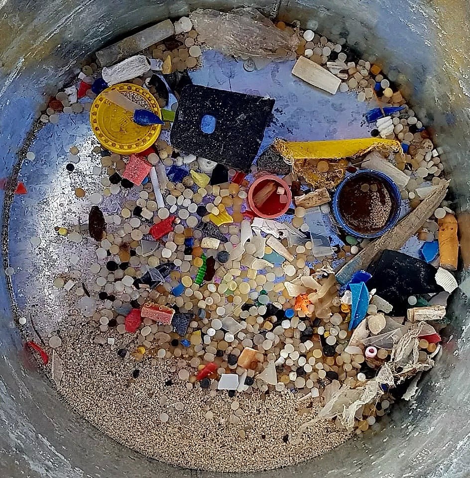 人类粪便中首次发现塑料微粒！我们扔的垃圾，最后还是还给我们了（组图） - 16