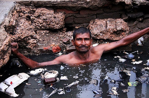 堪称大屠杀！悲惨的印度清洁工：近600人惨死（组图） - 16