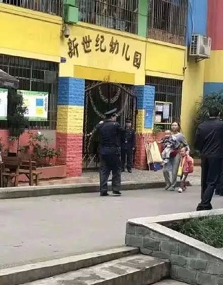 畜生！重庆妇女挥舞菜刀，砍伤14名幼儿园儿童！已被警方控制（视频/组图） - 8
