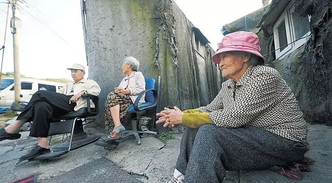 韩国老人有多穷？他们拍了一个捡纸皮的韩国老奶奶的视频，震惊无数网友（组图） - 3