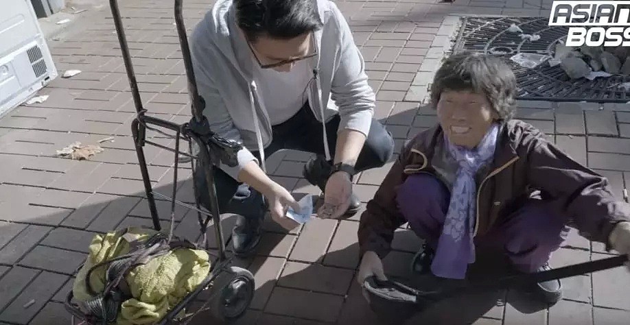 韩国老人有多穷？他们拍了一个捡纸皮的韩国老奶奶的视频，震惊无数网友（组图） - 22