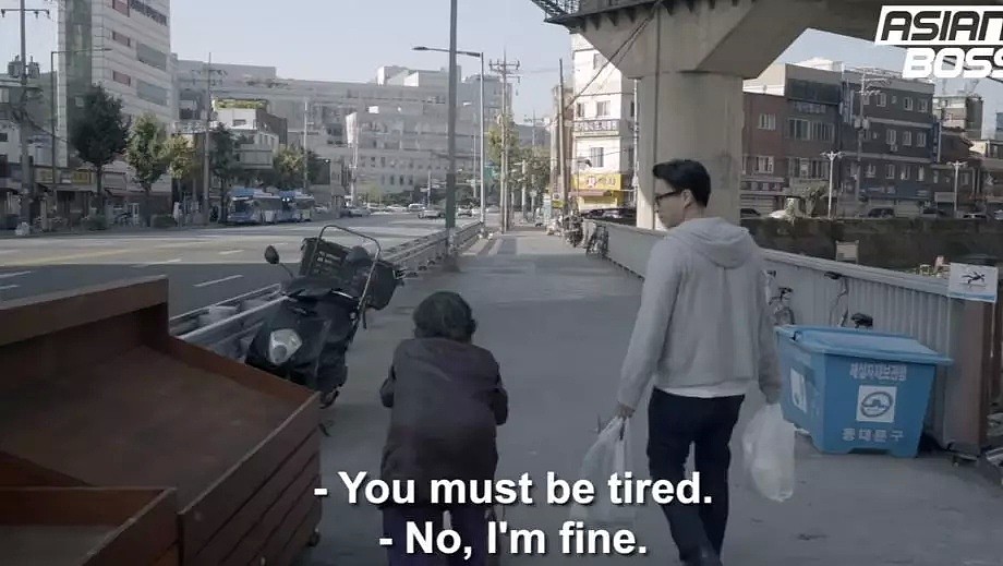 韩国老人有多穷？他们拍了一个捡纸皮的韩国老奶奶的视频，震惊无数网友（组图） - 25