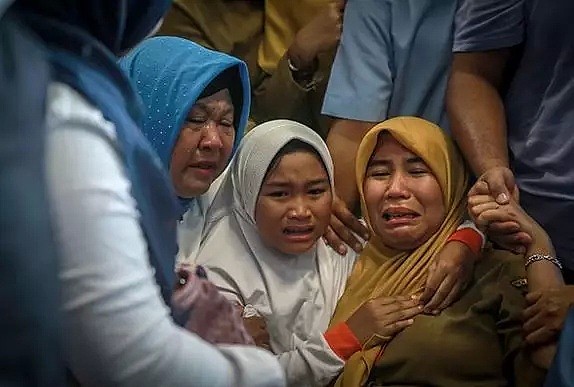 189个家庭生离死别！20年印尼最惨烈空难！只有1个倒霉蛋幸存！（视频/组图） - 30