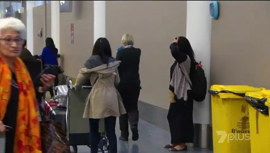 中国女留学生在悉尼机场被拦下，行李箱一打开，海关人员全傻眼了！（组图） - 28