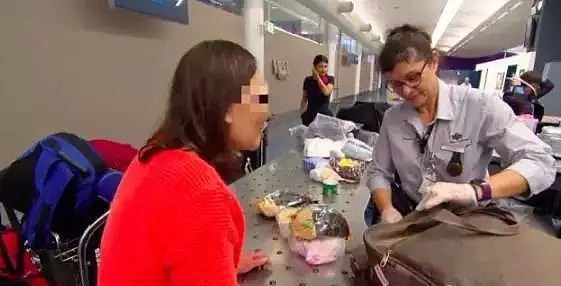 中国女留学生在悉尼机场被拦下，行李箱一打开，海关人员全傻眼了！（组图） - 36