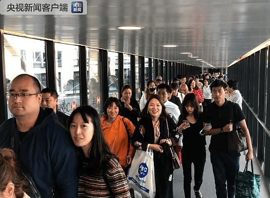 韩媒：同样被困塞班 韩国游客眼巴巴看着中国游客被接走（组图） - 6