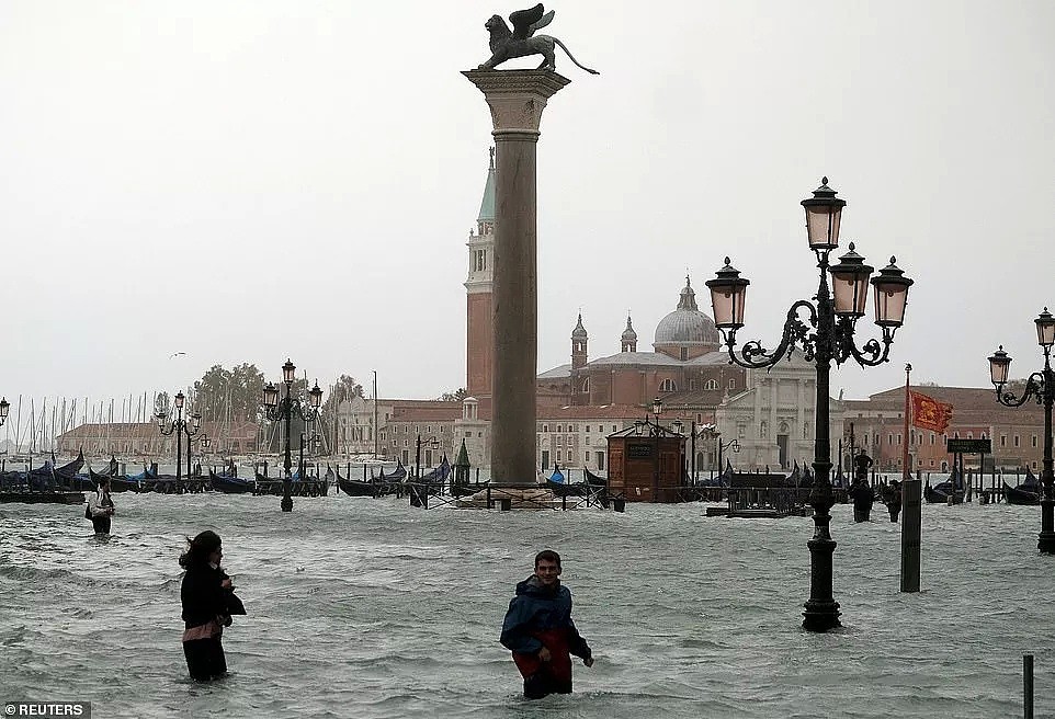 水城威尼斯被水淹了，然而意大利人照样玩得很嗨啊（组图） - 5