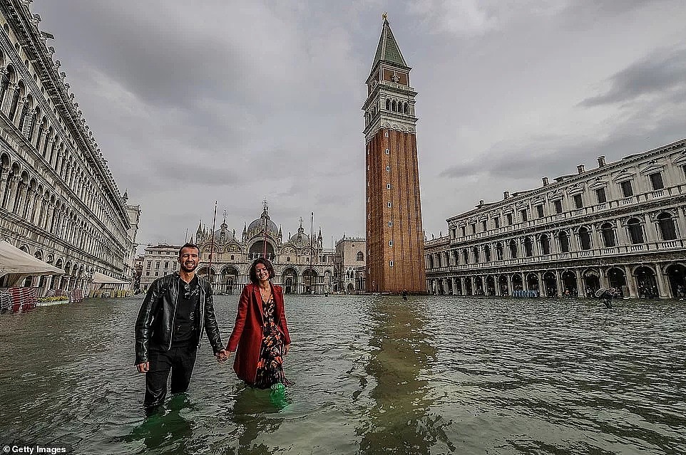 水城威尼斯被水淹了，然而意大利人照样玩得很嗨啊（组图） - 8