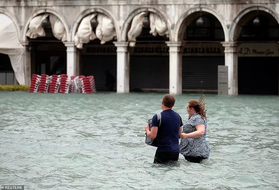 水城威尼斯被水淹了，然而意大利人照样玩得很嗨啊（组图） - 13