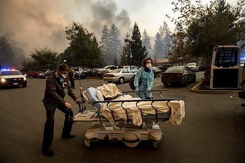 加利福尼亚州发生大火：多人受伤 居民撤离（组图） - 2