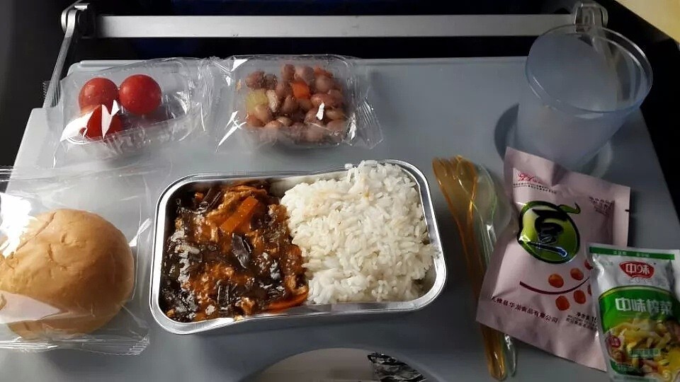 华人空姐爆料，每次都在飞机上发生特殊关系！这种Crew Meal不要吃（视频/组图） - 1