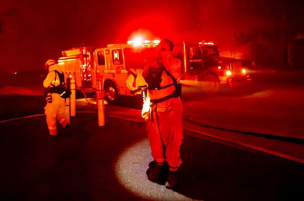 25死110失踪，美国超级山火几度失控，但当地留学生已成功撤离（组图） - 2