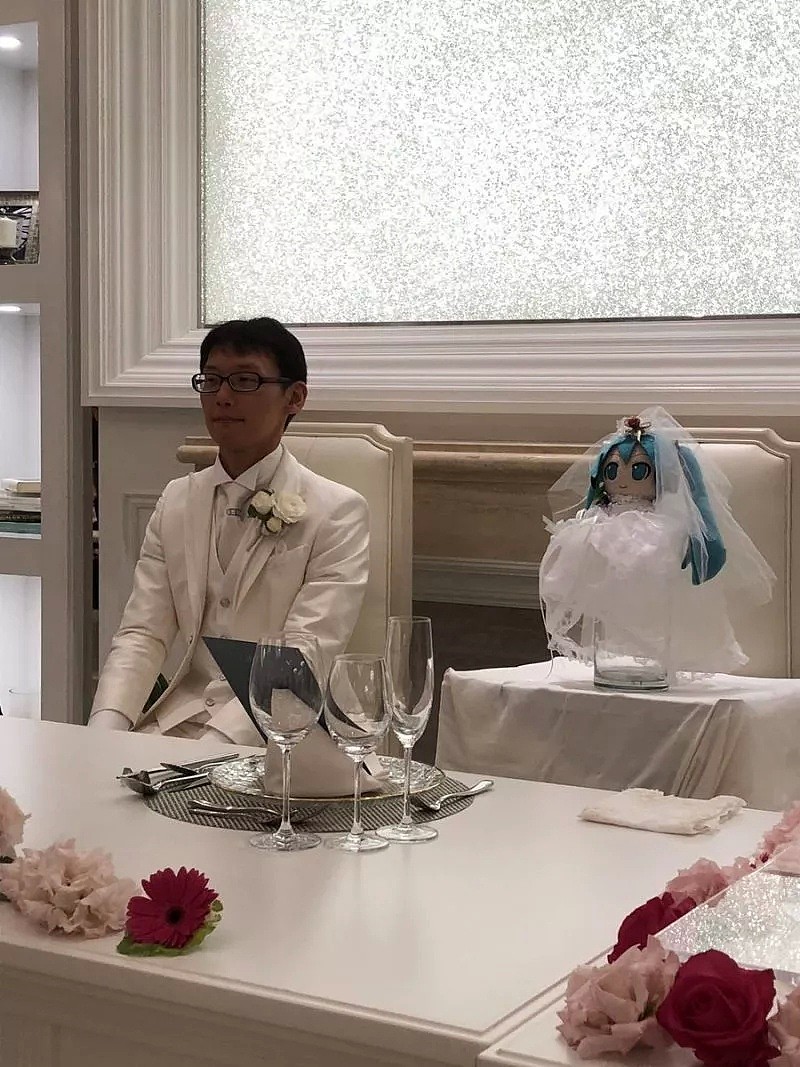 这个日本宅男最终还是和自己深爱的二次元女孩结婚了...开心就好...（组图） - 12