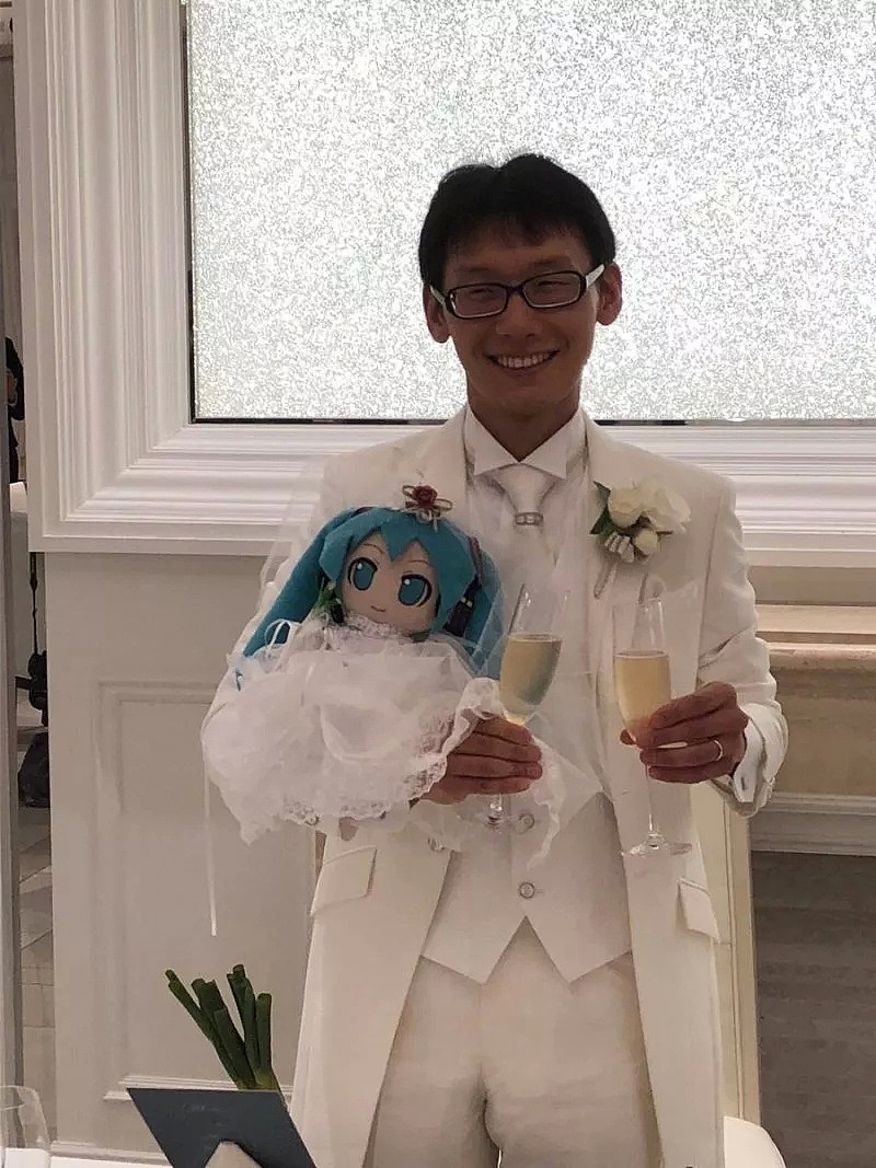 这个日本宅男最终还是和自己深爱的二次元女孩结婚了...开心就好...（组图） - 16