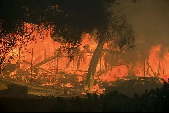 卡戴珊家被烧，可儿前夫被迫撤离！加州大火已造成，25人死亡110人失踪！留学生全部安全撤离！（组图） - 9