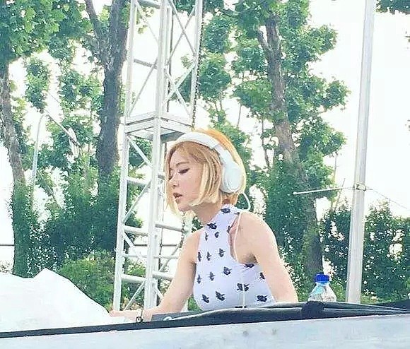 她是韩国最漂亮的女DJ，每次演出观众只关心她穿的多短（组图） - 4