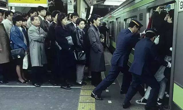 难以置信，日本地铁里竟然有这些“潜规则”！（组图） - 4