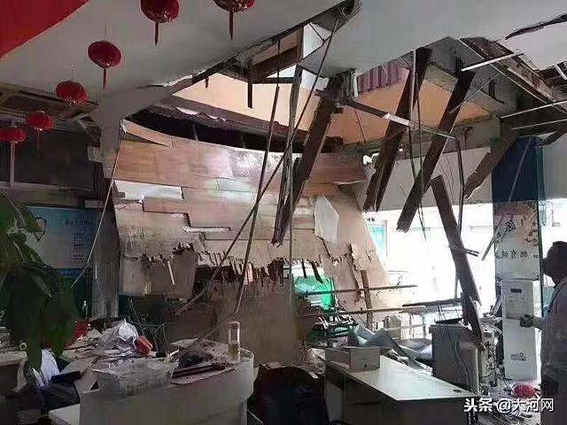 南京一医院楼板坍塌12人骨折！40多人突然掉下去（组图） - 1
