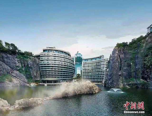 世界唯一深坑酒店今日开业，中国再造建筑奇迹！