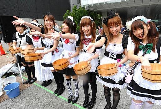 日本的女仆文化让人惊讶，称呼顾客为主人，甚至可以跪地服务…（组图） - 1