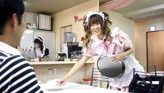 日本的女仆文化让人惊讶，称呼顾客为主人，甚至可以跪地服务…（组图） - 3