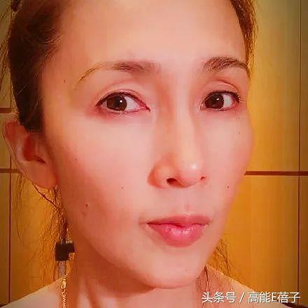 48岁工藤静香陪女儿游香港却被批年老嘴歪，当年她可是被封神颜