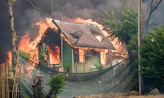 ▲一座被野火吞噬的房屋 图据Shutterstock