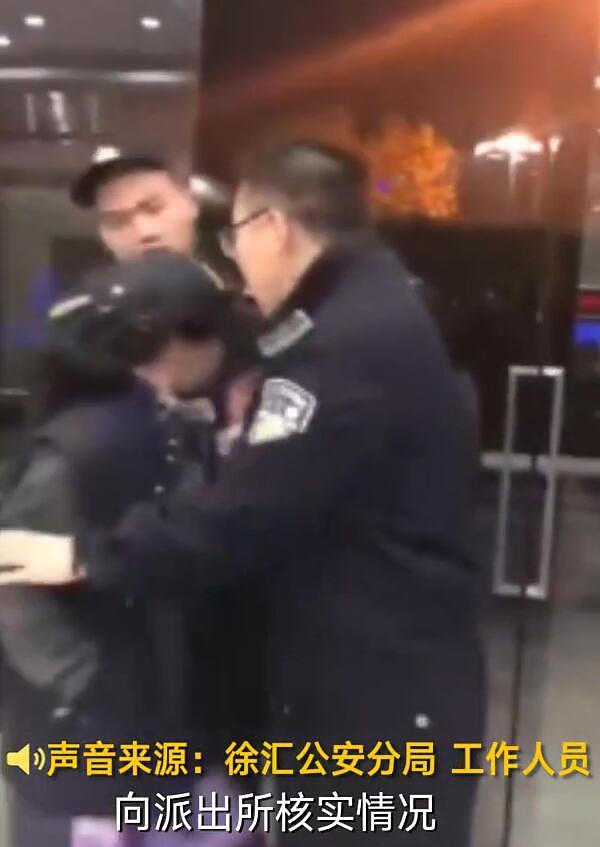 老外行窃被抓倒地装死，中国女友阻挠执法 民警：这里是中国！