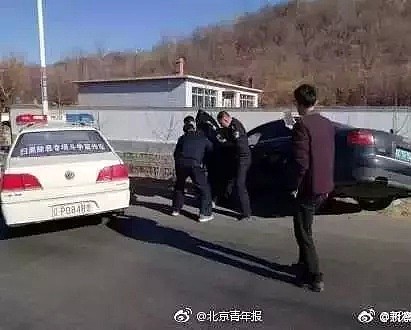 辽宁小学外奥迪冲撞学生群，已致5死19伤（视频/组图） - 4