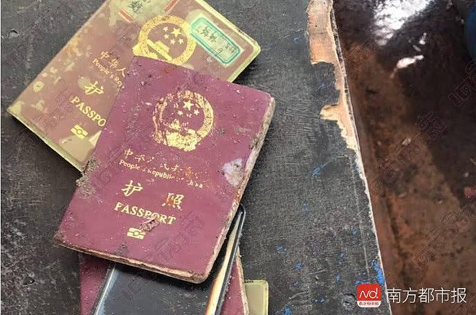 中国乘客的护照。