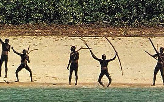 美国青年印度小岛被石箭射杀 与世隔绝六万年的小岛究竟长什么样？