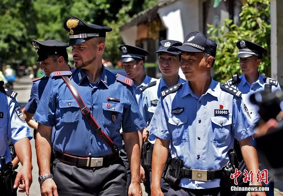 拦下你，然后抢劫杀人！出国时千万警惕这种情况，小心被假警察谋财害命（组图） - 4