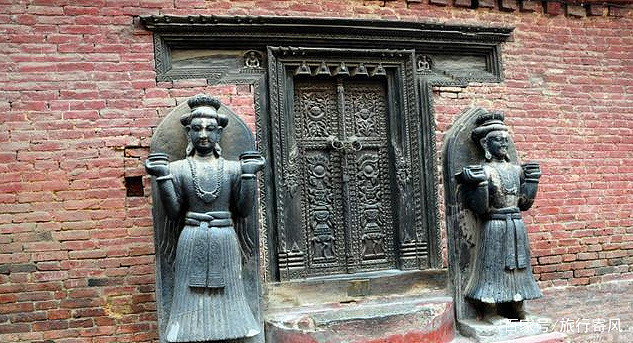尼泊尔著名的“性庙”，雕塑的姿势让游客羞红脸，游客：少儿不宜（组图） - 4