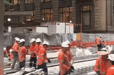 澳洲数十亿工程施工现场视频曝光，10个人搬一块砖！别气，他们可能就快失业了 - 2