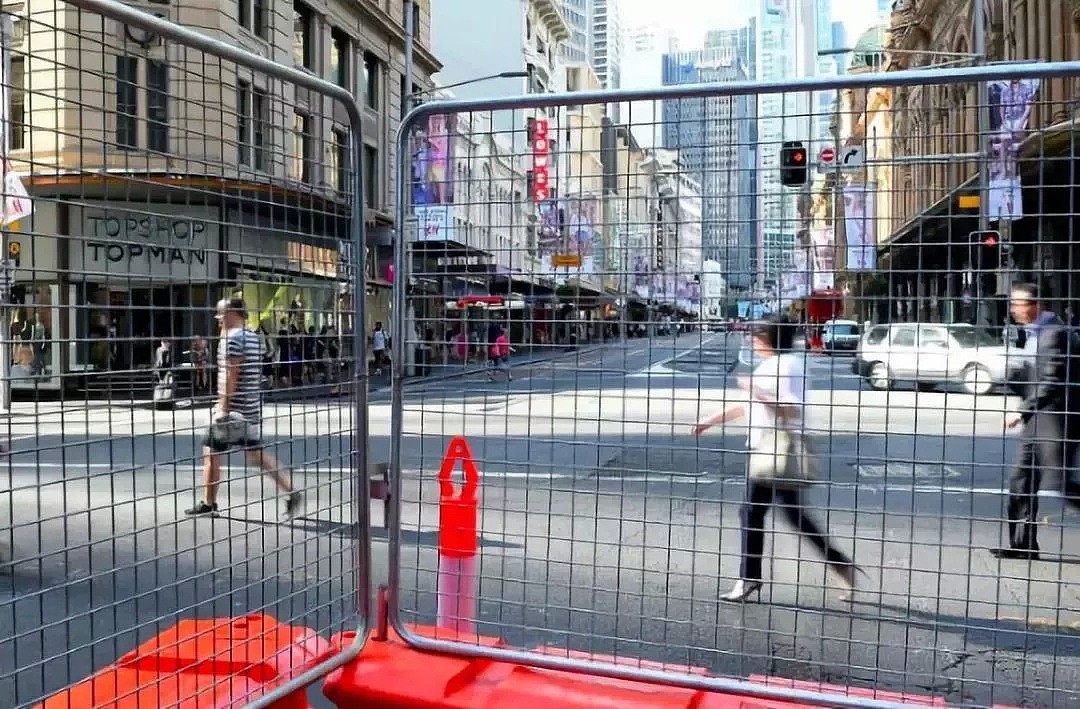 澳洲数十亿工程施工现场视频曝光，10个人搬一块砖！别气，他们可能就快失业了 - 14