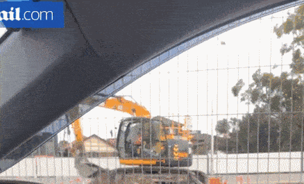 澳洲数十亿工程施工现场视频曝光，10个人搬一块砖！别气，他们可能就快失业了 - 42