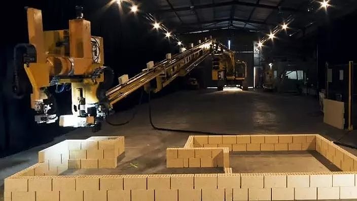 澳洲数十亿工程施工现场视频曝光，10个人搬一块砖！别气，他们可能就快失业了 - 44