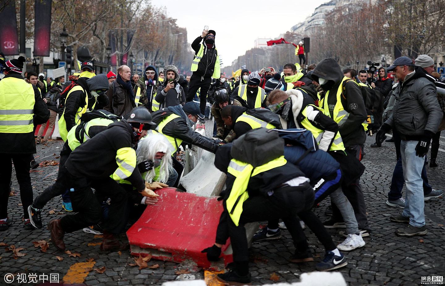 巴黎已成战场!38万人上街游行抗议 爆发骚乱（组图） - 5