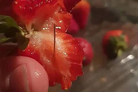 又一起！新西兰一超市发现“藏针草莓” 再引恐慌（组图） - 1