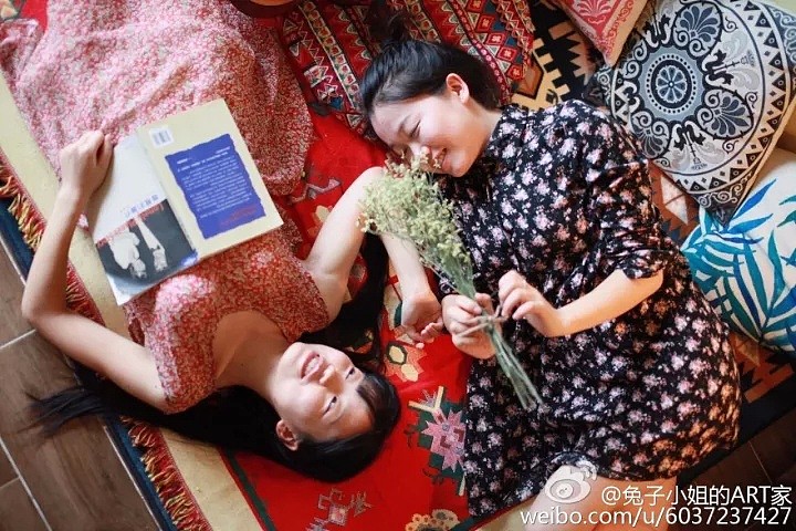 两个90后中国姑娘向100个陌生人索吻，“睡遍”全世界，却被...（组图） - 24
