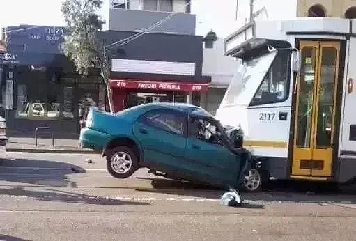 华人区惨剧！8岁亚裔女孩被卡车撞飞！在澳洲开车，一定不能做这些事！ - 24