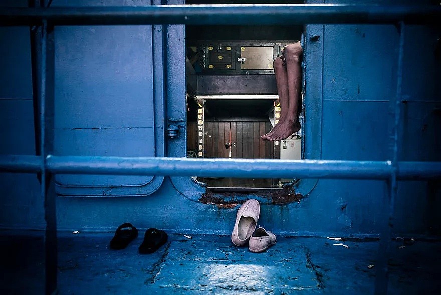一个摄影师前往泰国，拍下了现代社会依然存在奴隶的真相（组图） - 25