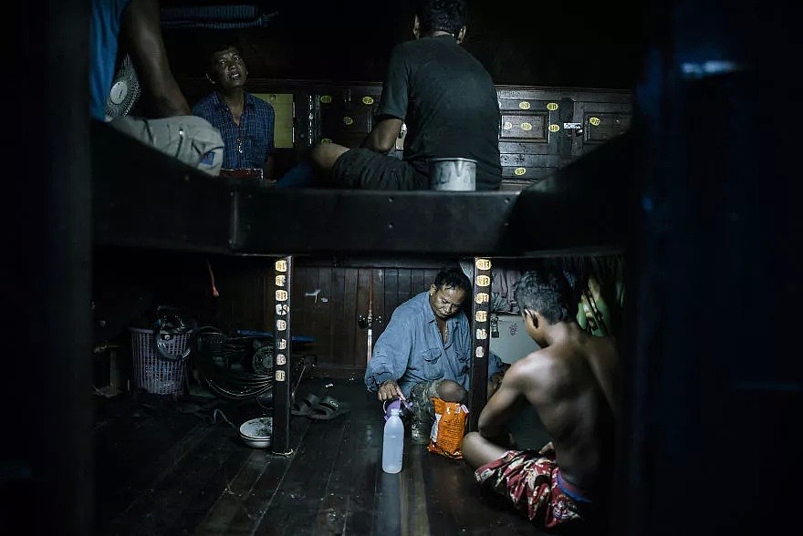 一个摄影师前往泰国，拍下了现代社会依然存在奴隶的真相（组图） - 27